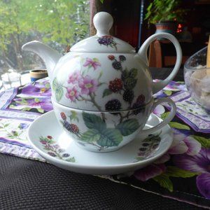 VTG FIELDER PORCELAIN TEAPOT AND CUP / SAUCER STACKED SET BERRY & FLORAL DESIGN